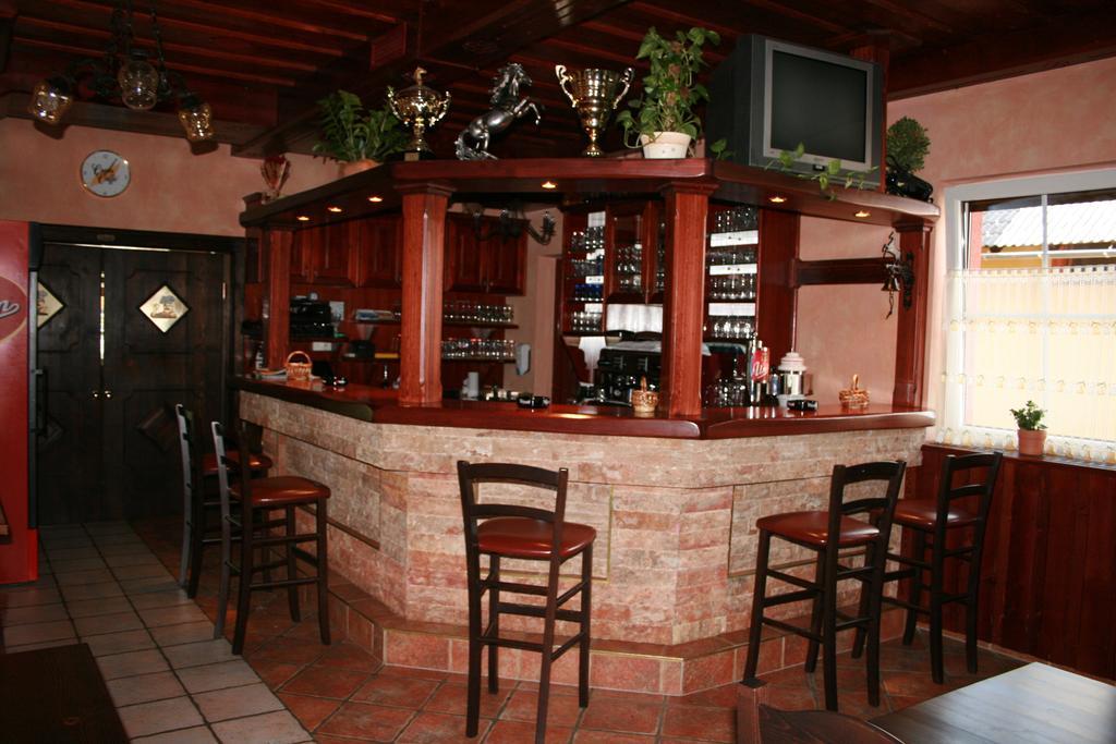 Guest House Klub Kovac Naklo ภายนอก รูปภาพ